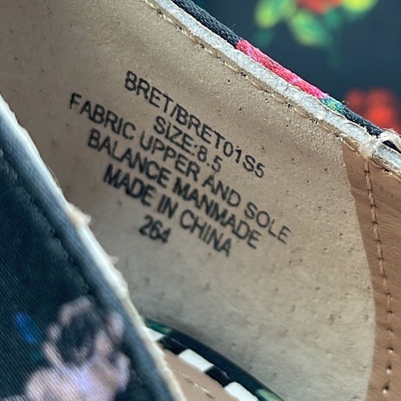 Betsey Johnson Black with Multi Color Flower Pumps - Picture 12 of 12